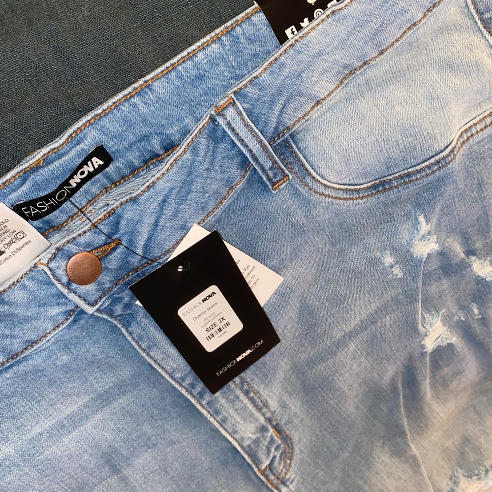 NWT Distressed Jeans Fashion Nova 3x